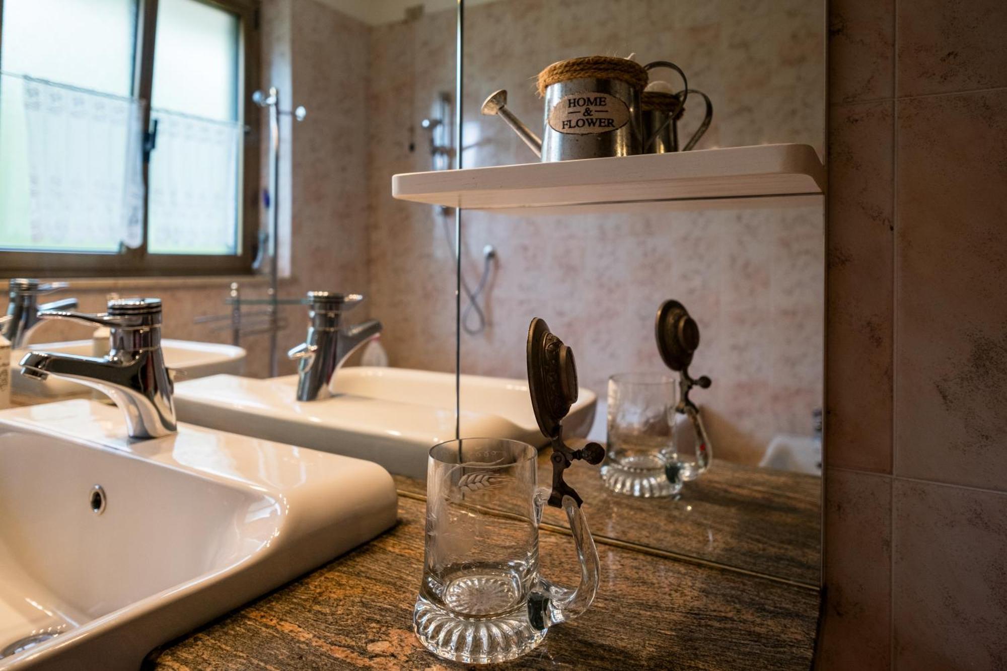 La Vie En Rose Bed & Breakfast Buia Eksteriør bilde